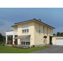 Huis met zonnescherm en rolluiken