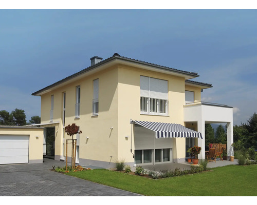 Twee-onder-een-kapwoning met rolluiken en zonnescherm