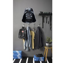 Wandgarderobe met Darth Vader masker, kleding en schoenendozen