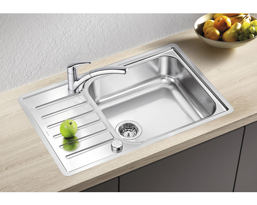 Roestvrijstalen spoelbak met afdruiprek en kraan