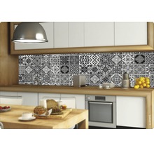 Keukenscène met tegelstickers in vintage design