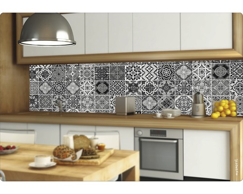 Keukenscène met tegelstickers in vintage design