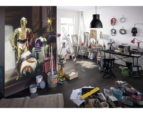 Kamer met Star Wars fotobehang, gereedschap en bouwmaterialen voor renovatiewerkzaamheden