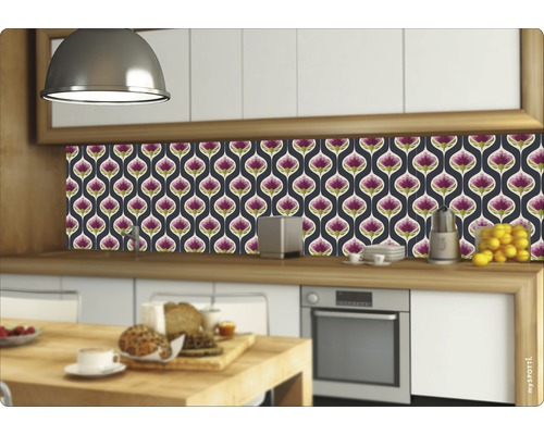 Keukenachterwand met bloemenpatroon in moderne keuken