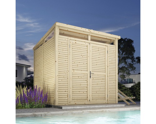 Houten tuinhuis met dubbele deur naast zwembad