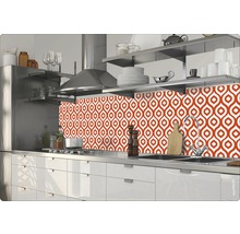 Keukenachterwand met herhalend patroon in een moderne keuken.