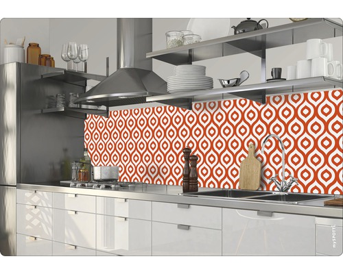 Keukenachterwand met herhalend patroon in een moderne keuken.
