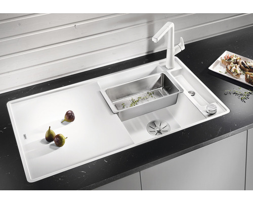 Spoelbak met afdruiprek, kraan, snijplank en accessoireschaal