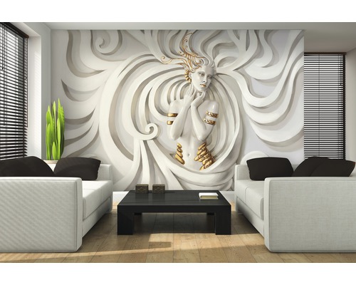 Woonkamer met wit sculptuurbehang, banken en salontafel.