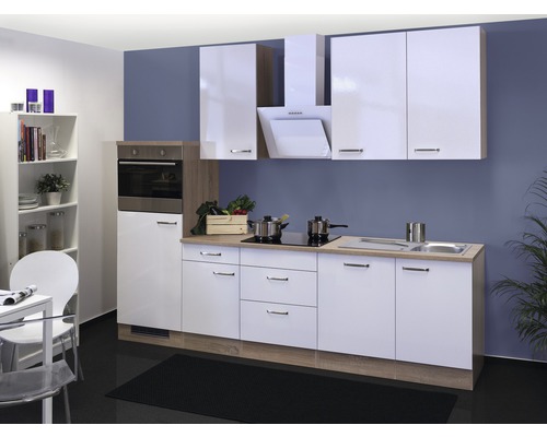 FLEX WELL Keukenblok met apparatuur Valero wit hoogglans 280x60 cm Moderne keuken met witte kasten, spoelbak en kookplaat tegen een blauwe muur.