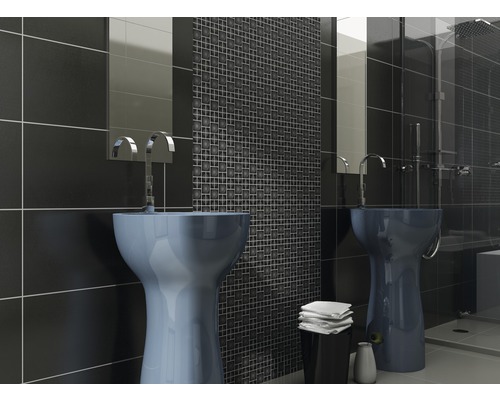 Moderne badkamer met wastafels, tegels en douche