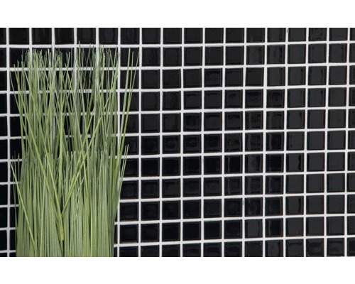 Decoratieve halmen voor een zwarte mozaïekachtergrond