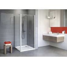 Moderne badkamer met douchecabine, wastafel en spiegel