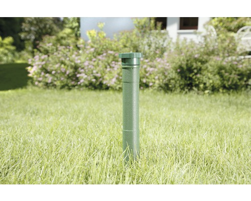 Grondanker in gazon voor bevestiging van tuinelementen