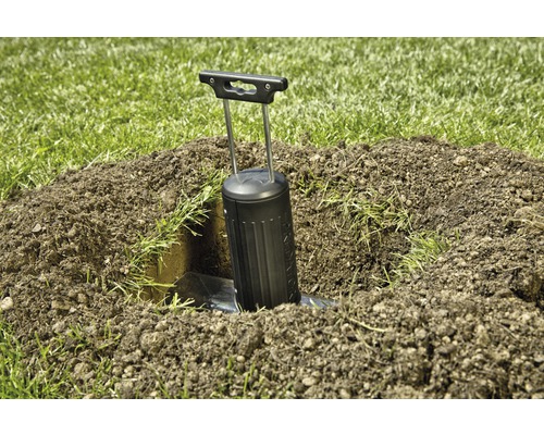 Plantgereedschap in de aarde