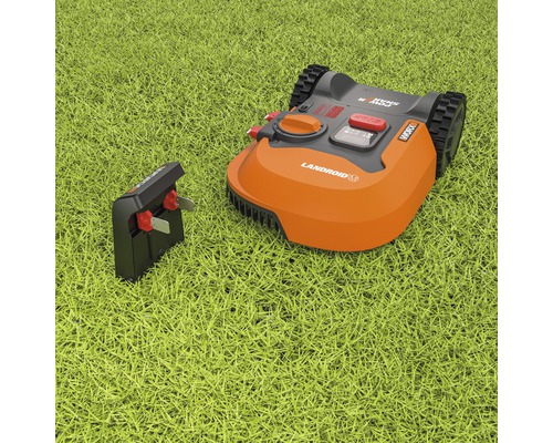 Worx Landroid robotmaaier met laadstation op gazon