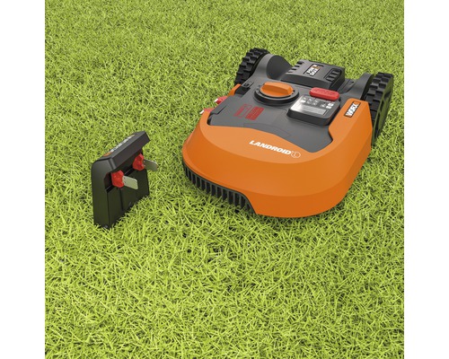 Worx Landroid robotmaaier met laadstation op gazon