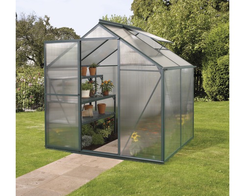 VITAVIA Kweekkas Triton 2500 kanaalplaten 6 mm, met fundering 198x131 cm groen Kas met open deur en plantenrek in de tuin