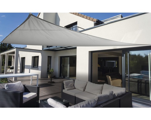 FLORACORD Schaduwdoek vuil- en waterafstotend driehoek grijs 460x460x460 cm Driehoekig zonnescherm op een terras met tuinmeubelen