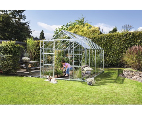 VITAVIA Kweekkas Uranus 11500 aluminium met enkel veiligheidsglas 3 mm 257 x 445 cm Kas in de tuin met persoon en hond