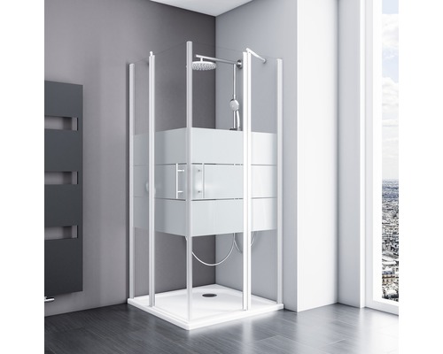 Douchecabine met douchegarnituur en gedeeltelijk gesatineerd glas