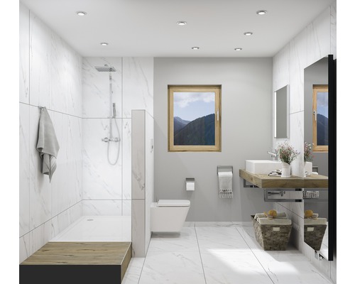 Lichte badkamer met douche, wastafel, spiegel en raam