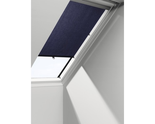Dakvenster met verduisterend rolgordijn
