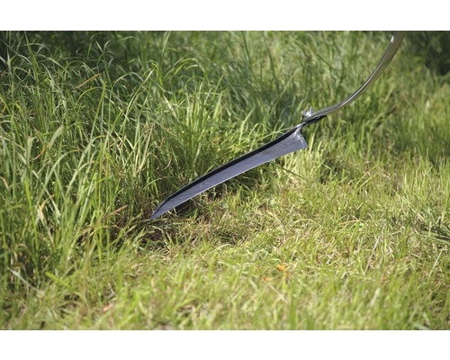 Graskantensnijder in het gras