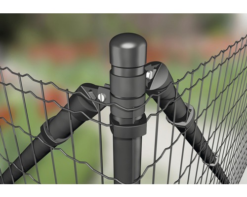 Detailopname van een draadafsluiting met hekpalen en steun