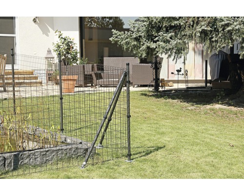 Draadomheining voor erfafscheiding in de tuin