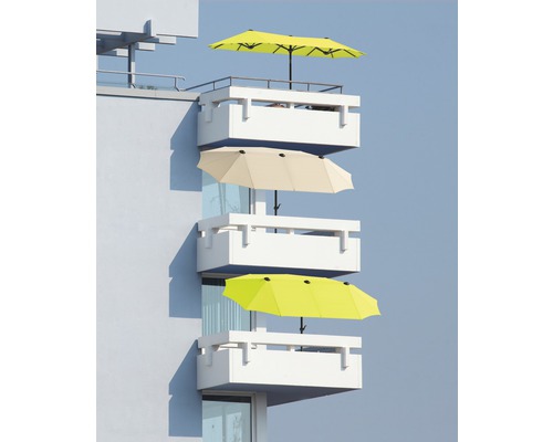 Meerdere balkons met parasols