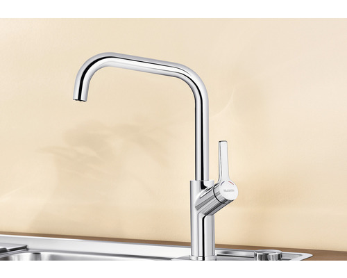 Keukenkraan van metaal met hoge uitloop
