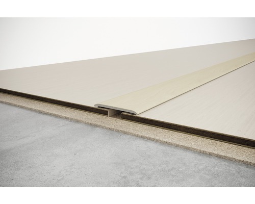 Vloerprofiel voor het verbinden van twee vloerbedekkingen