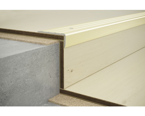 Traprenovatie met trede profiel en betonnen treden