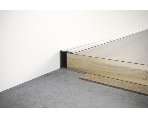 Aluminium trapprofiel op houten trap