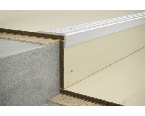 Traprand met traprenovatie en stootbordbekleding