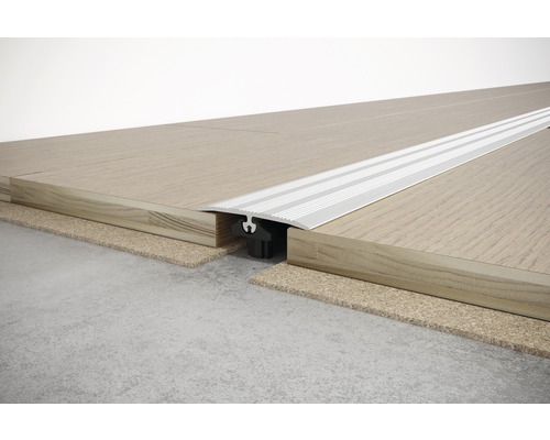 Aluminium overgangsprofiel tussen twee houten vloeren