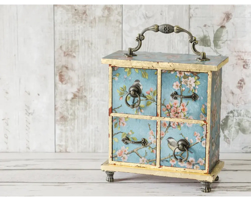 Decoratieve ladekast met vier laden, versierd met vogel- en bloemmotieven