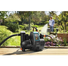 Gardena tuinpomp voor tuinbewatering in gebruik