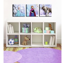 Decoratief canvas met Frozen thema boven een witte kast