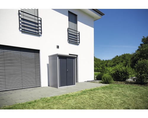 Metalen tuinhuisje voor een huis met tuin