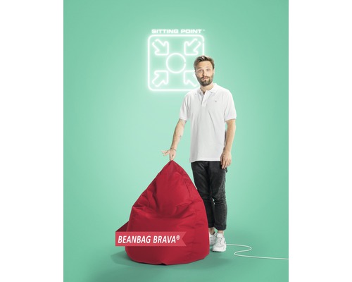 Man toont rode zitzak Brava