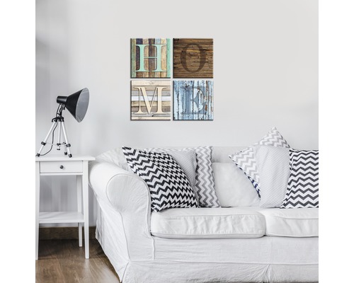 Decoratieve muurfoto''s met het opschrift HOME boven een bank