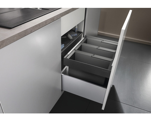 Keukenkast met afvalscheidingssysteem en uittrekelementen
