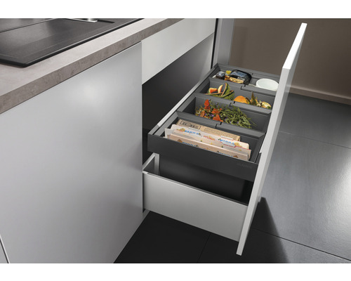 Keukenkast met afvalscheidingssysteem en uittreksysteem