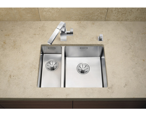 Roestvrijstalen spoelbak met afdruiprek en kraan