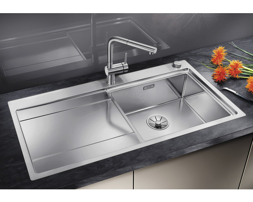 Roestvrijstalen spoelbak met afdruiprek en kraan