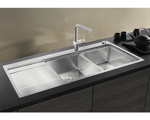 Spoelbak van roestvrij staal met kraan