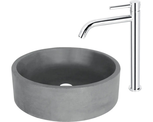 Grijze betonnen wastafel met chromen kraan