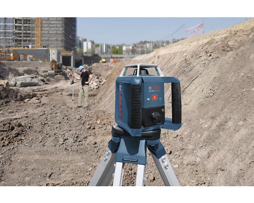 Bosch Logo roterende laser op bouwplaats met bouwvakker